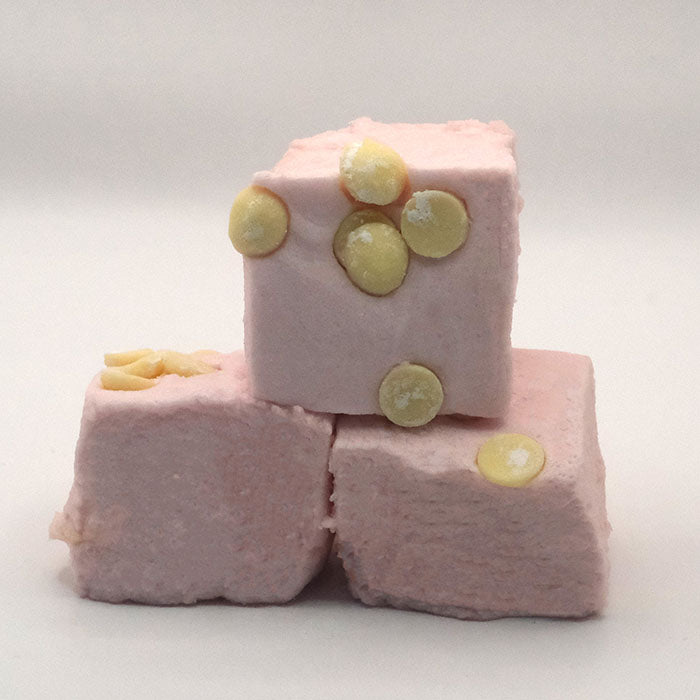 Es ist ein Mädchen-Himbeer-Marshmallow